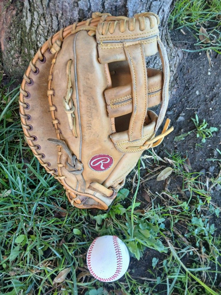 Rawlings Baseball/Softball "LARGE" FIRSTBASE MANS GLOVE. "FIRM" PRICE. LOCATED IN GLENDORA GLOVE IS FOR A" LEFTHANDED" THROWER Check Out My Page