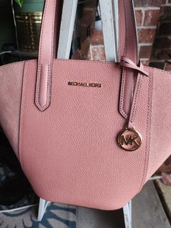 NEW HANDBAG BY MICHAEL KORS 