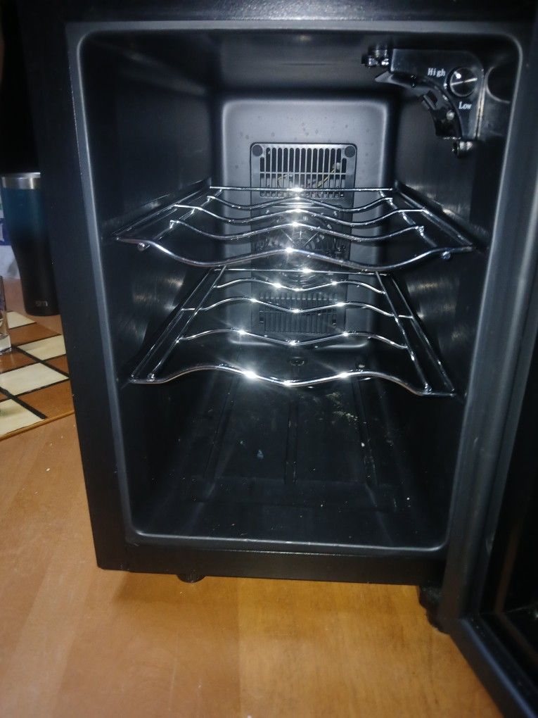 Westinghouse 6 Bottle Wine Cooler