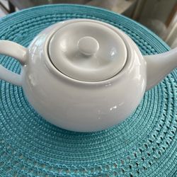 BIA Cordon Bleu Classic White Porcelain 1 Quart Teapot Tea Pot 32 oz 4 cup - EUC