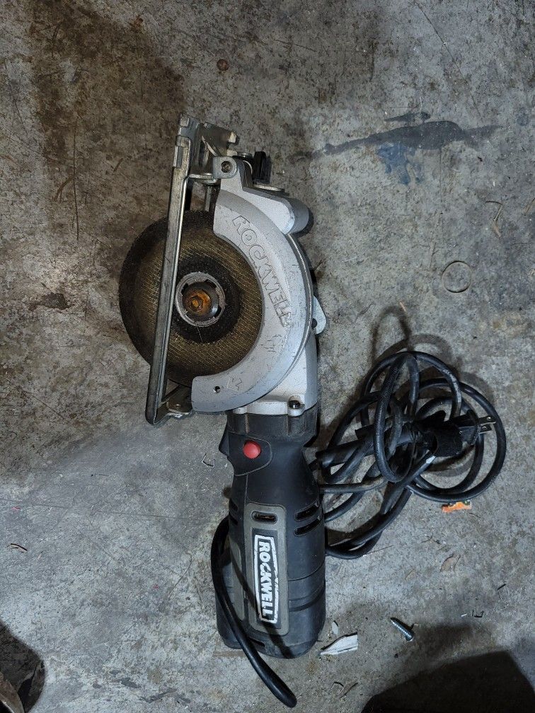 Rockwell 4 -1/2 in. 5 Amp Compact Circular Saw 