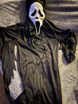 Ghostface Halloween Costumes with Masks