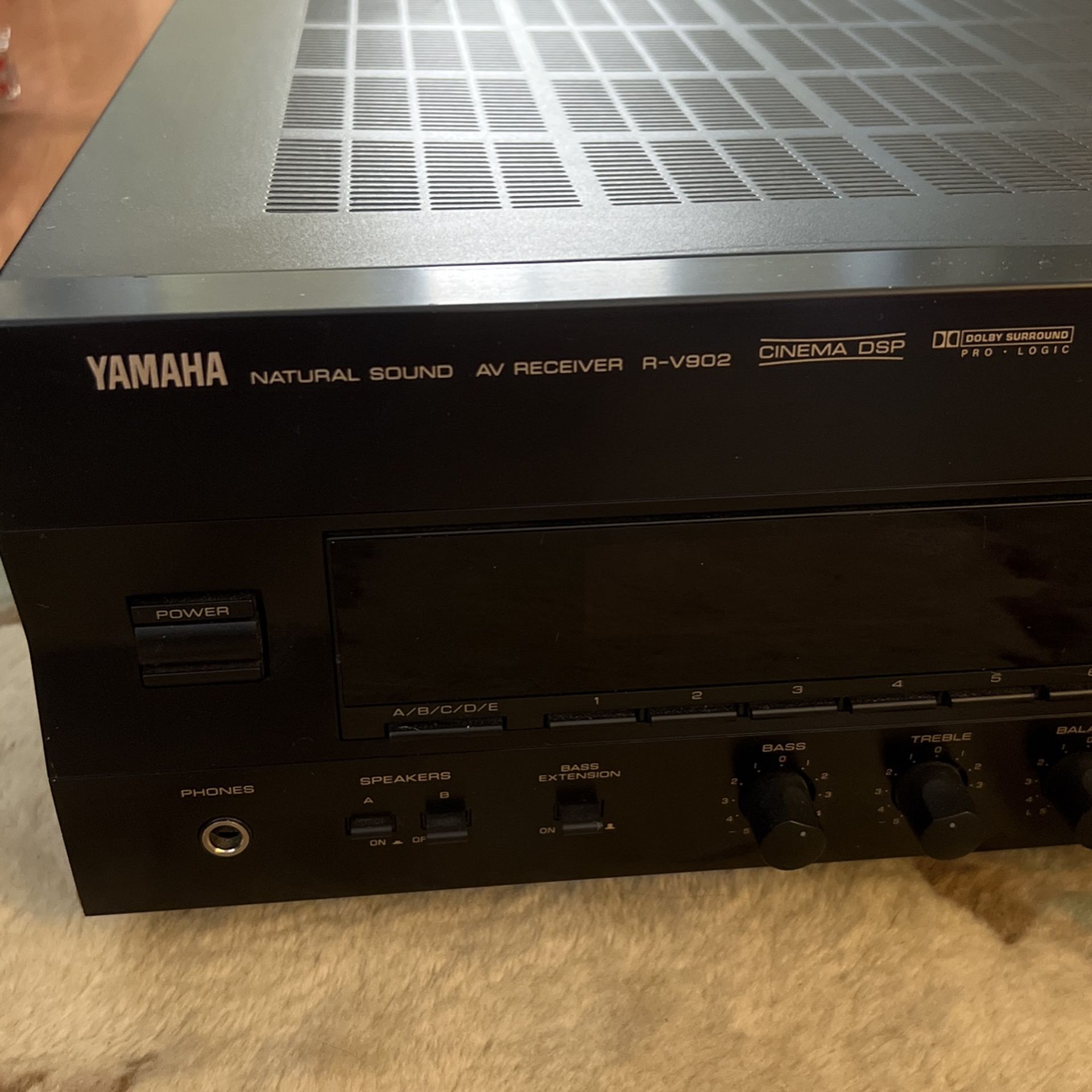 Yamaha R-V902 AV receiver box
