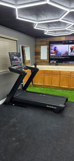 ☆☆☆ New  2026 Norditrack Commercial 2450 treadmill Retails for $2600 selling for $1999