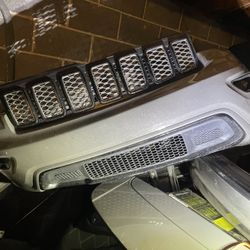 2019 JEEP GRAND CHEROKEE  FROMT BUMPER