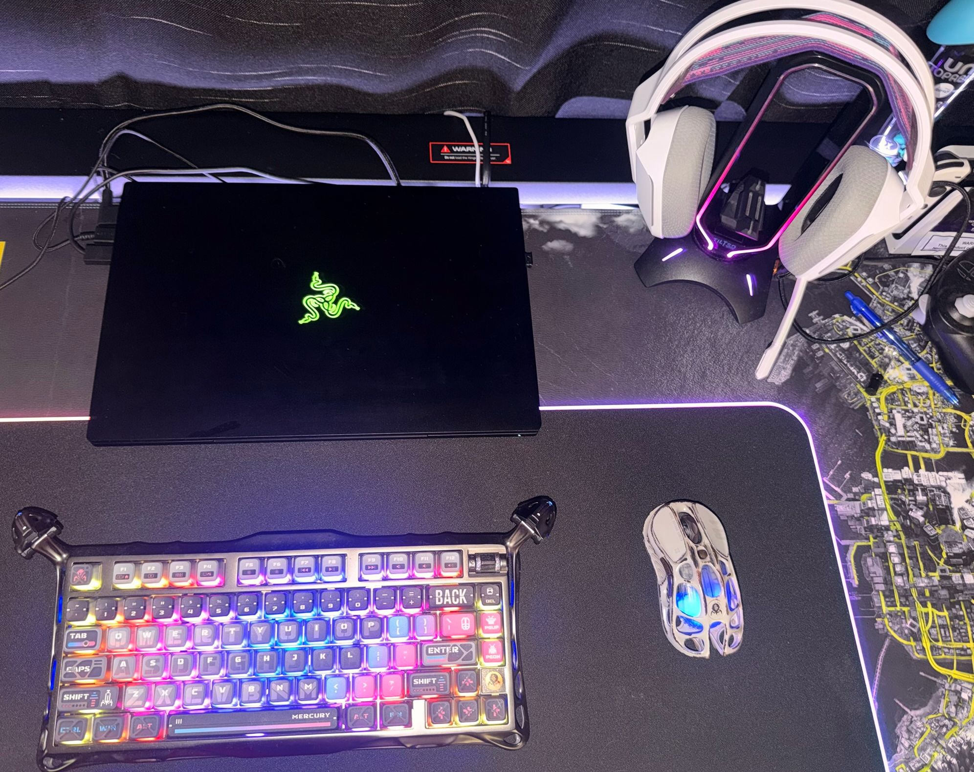 Razer Blade 16 Model No.: RZ09-0483 19-13950HX / mini-LED Dual Refresh Display 32GB RAM / 2TB SSD / RTX 4090 laptop GPU