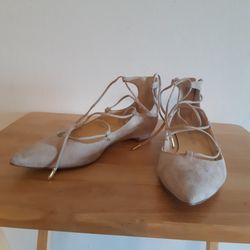 BASICALLY NEW IVANKA TRUMP FLAT SHOES, SIZE 6 5 WORN ONCE IN EXCELLENT CONDITION 