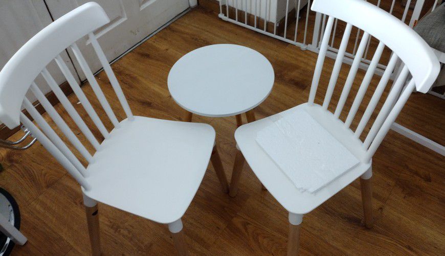 Set Chairs And Table (Plastic Chairs With Wooden Legs)