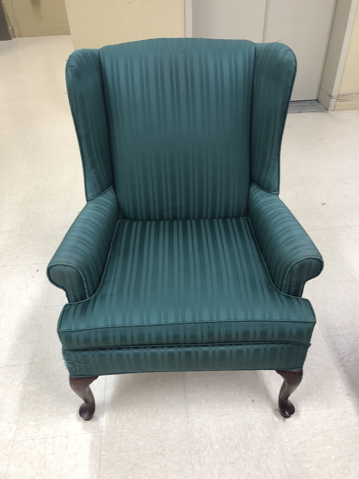 Nice chair in good shape ASK ME ABOUT DELIVERY