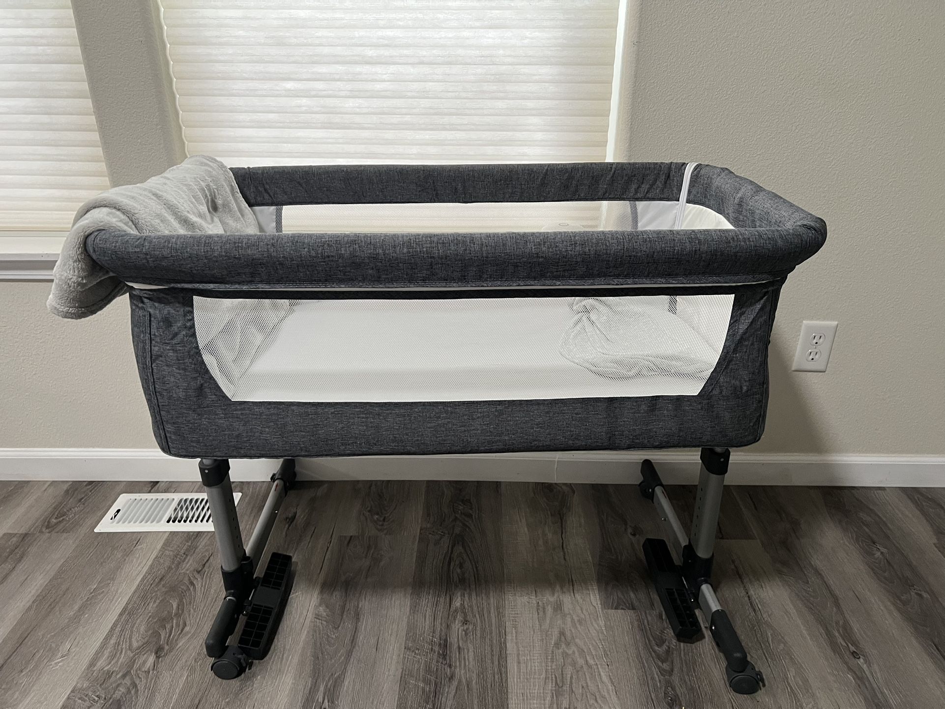 Bella Baby Bassinet
