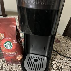Cafetera Y Paquete  de Cafe 15  dolares