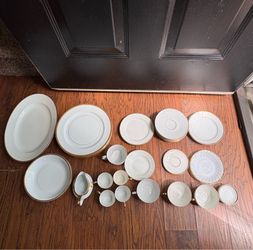 Dinnerware and teacup lot - Good condition