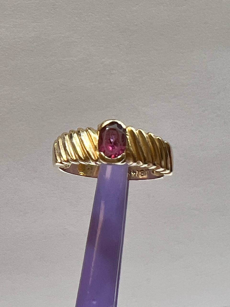 Lady’s stone ring 14k yellow gold with oval cut pink ruby