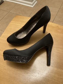 Women’s Black Satin Heels Size 7….. Read Description 