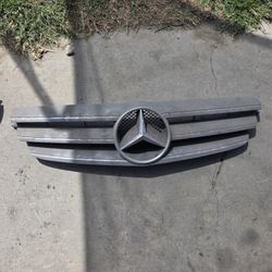 2004-2009 MERCEDES W209 CLK320 CLK350 CLK500 CLK550 UPPER GRILLE