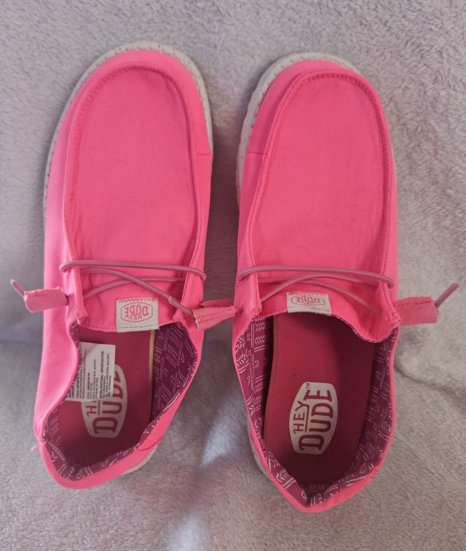 Hey dudes womens 10 Bright Pink