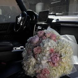 Custom bouquet arrangement