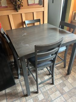 KITCHEN TABLE $550
