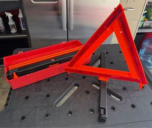 Emergency Reflective Triangles Kit