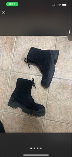 Balenciaga strike boots