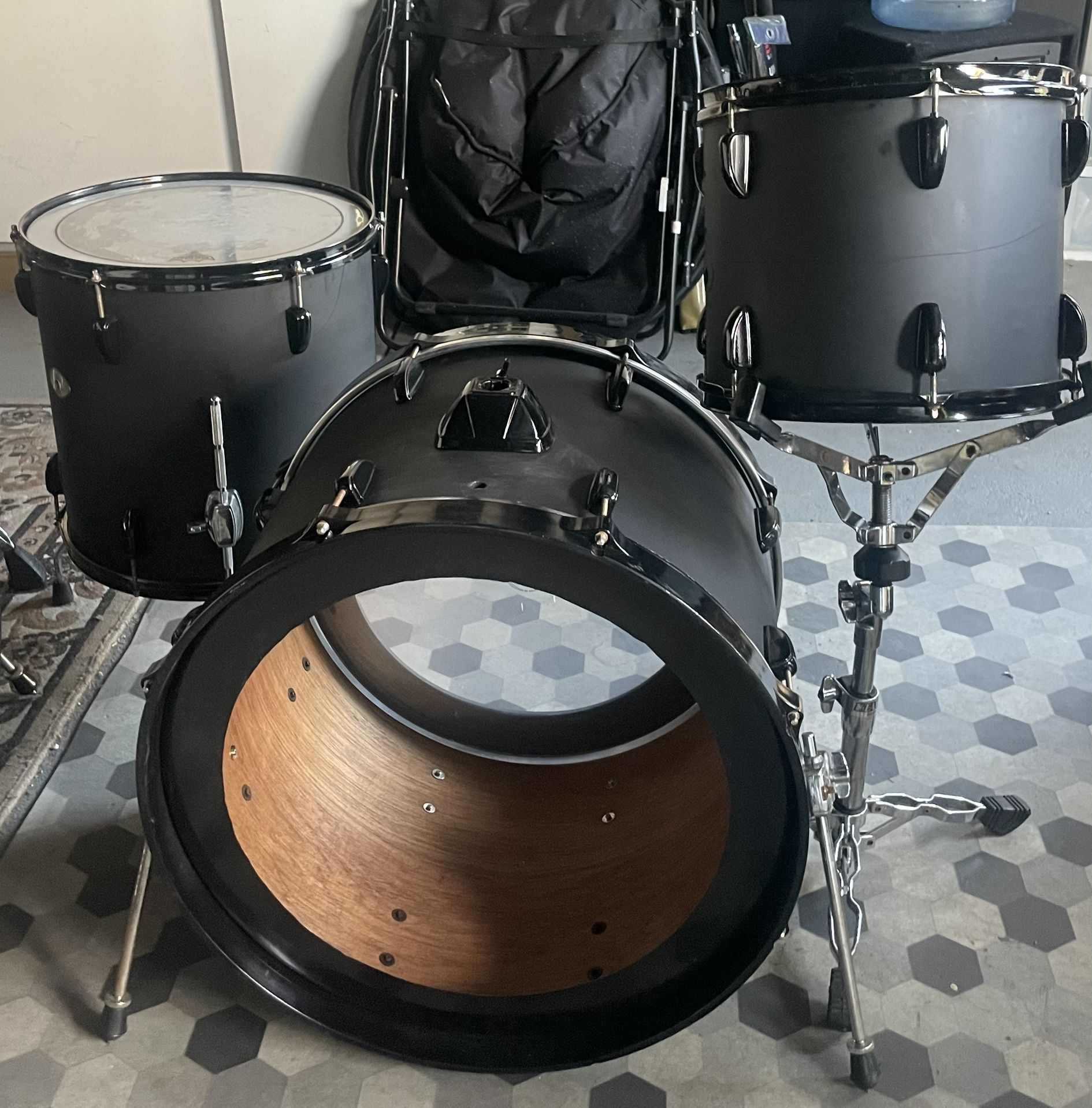 Tama 4 Piece Drum Set. ( Read Description Below).
