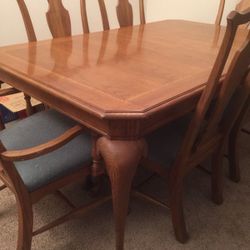 Have a Impressive Holiday Season with this Beautiful Dining Room Suite From Thomasville Furniture