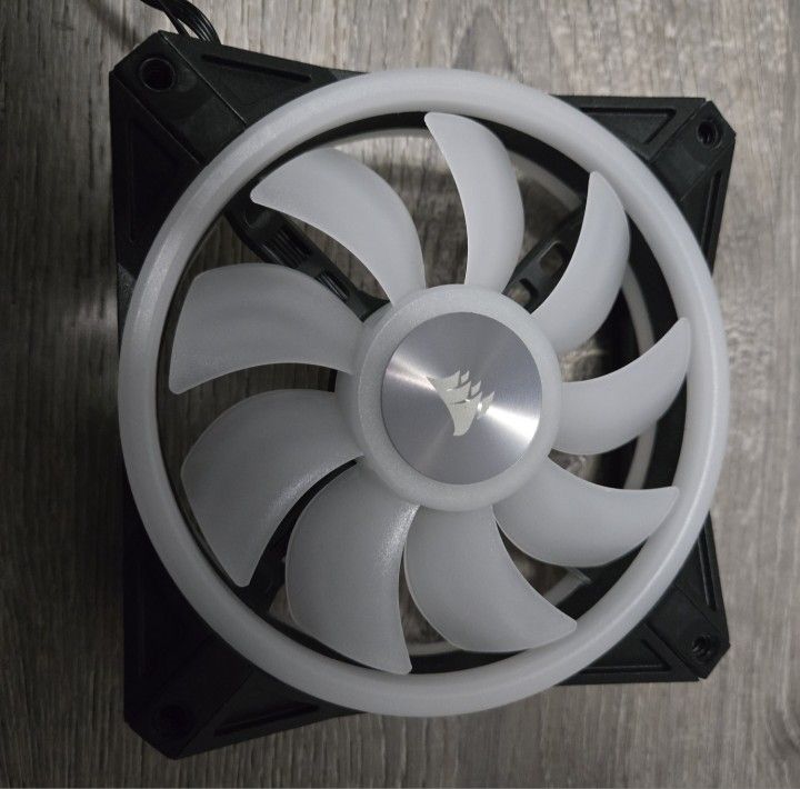 Corsair QL120 RGB PC Fans With Lighting Controller