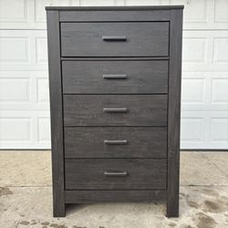 ‼️Brinxton 5 Drawer DRESERR‼️FOR SALE 250$ OR BEST OFFER‼️GREAT CONDITION‼️DELIVERY AVAILABLE‼️