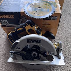 DEWALT XR Power Detect 20-volt Max 7-1/4-in Cordless Circular Saw (Bare Tool) Brand New 