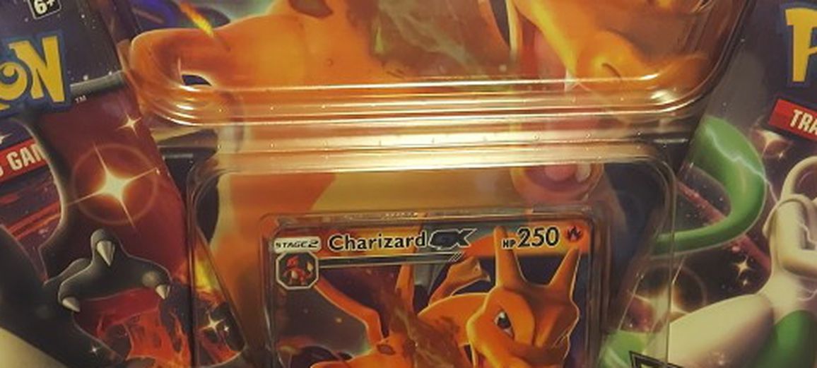 Pokemon Charizard GX HIDDEN FATES COLLECTION BOX