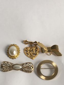 BROOCH LOT ALL FOR $7