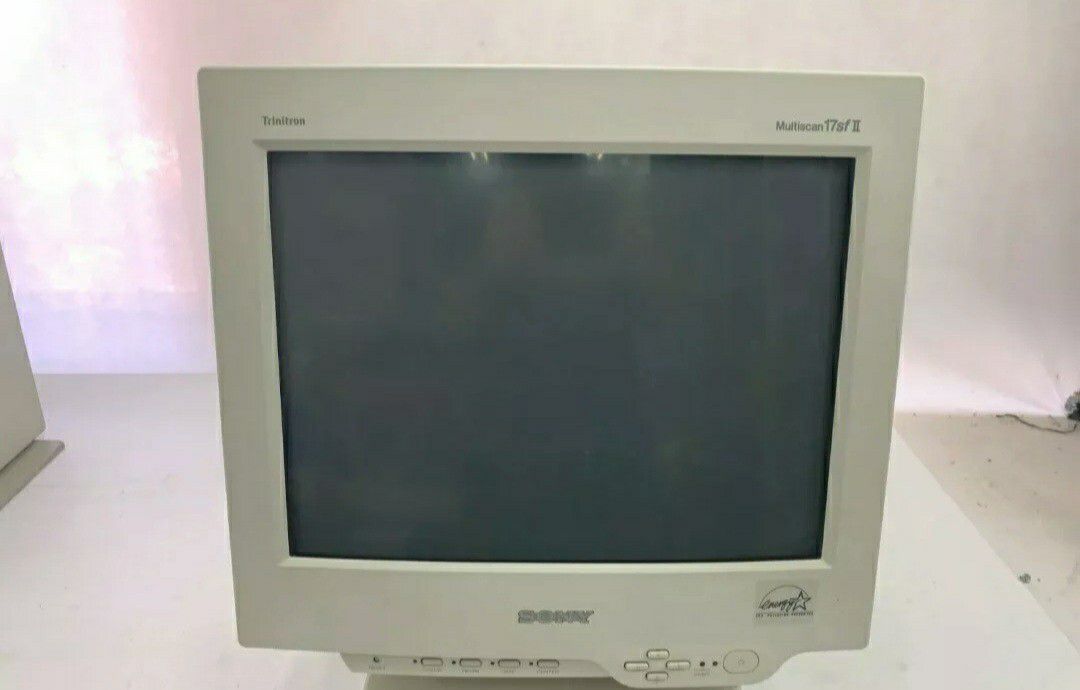 Sony Multiscan 17" Triaitron Color Gaming Computer Monitor