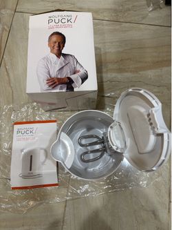 Wolfgang Puck 1.7L Electric Cool-Touch Kettle in White