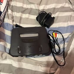 Nintendo 64 W Games And 4 Controllers 