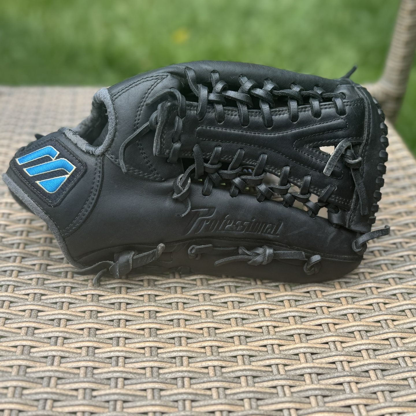 Mizuno Professional BUW League 11” Baseball Glove for Sale in 
