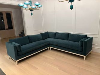 Rowe sectional Gorgoeus color and performance fabric Brand new  Just delivered 