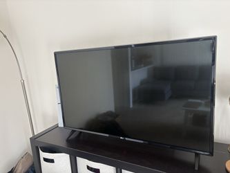 40" LG Flat Screen TV