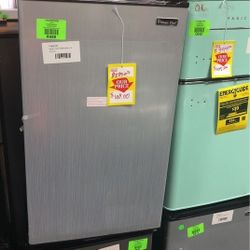 Magic Chef Mini Fridge HMR440SE 4.4