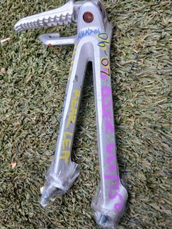 06-07 Suzuki GSXR 600 750 OEM K6K7 ADC6 01H-L LEFT REAR FOOTPEG AND BRACKET