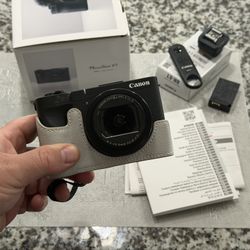 Canon Powershot V1 Vlog Cam W/extras