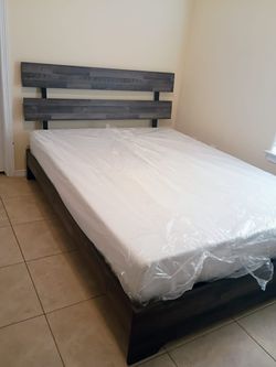 QUEEN 5pc BED SET & MATTRESS