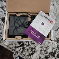 NETGEAR 5-Port Gigabit Ethernet Easy Smart Managed Switch (GS105Ev2) - Managed, Desktop or Wall Mount