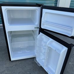 WORKS MINI FRIDGE
