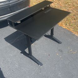 Black Desk