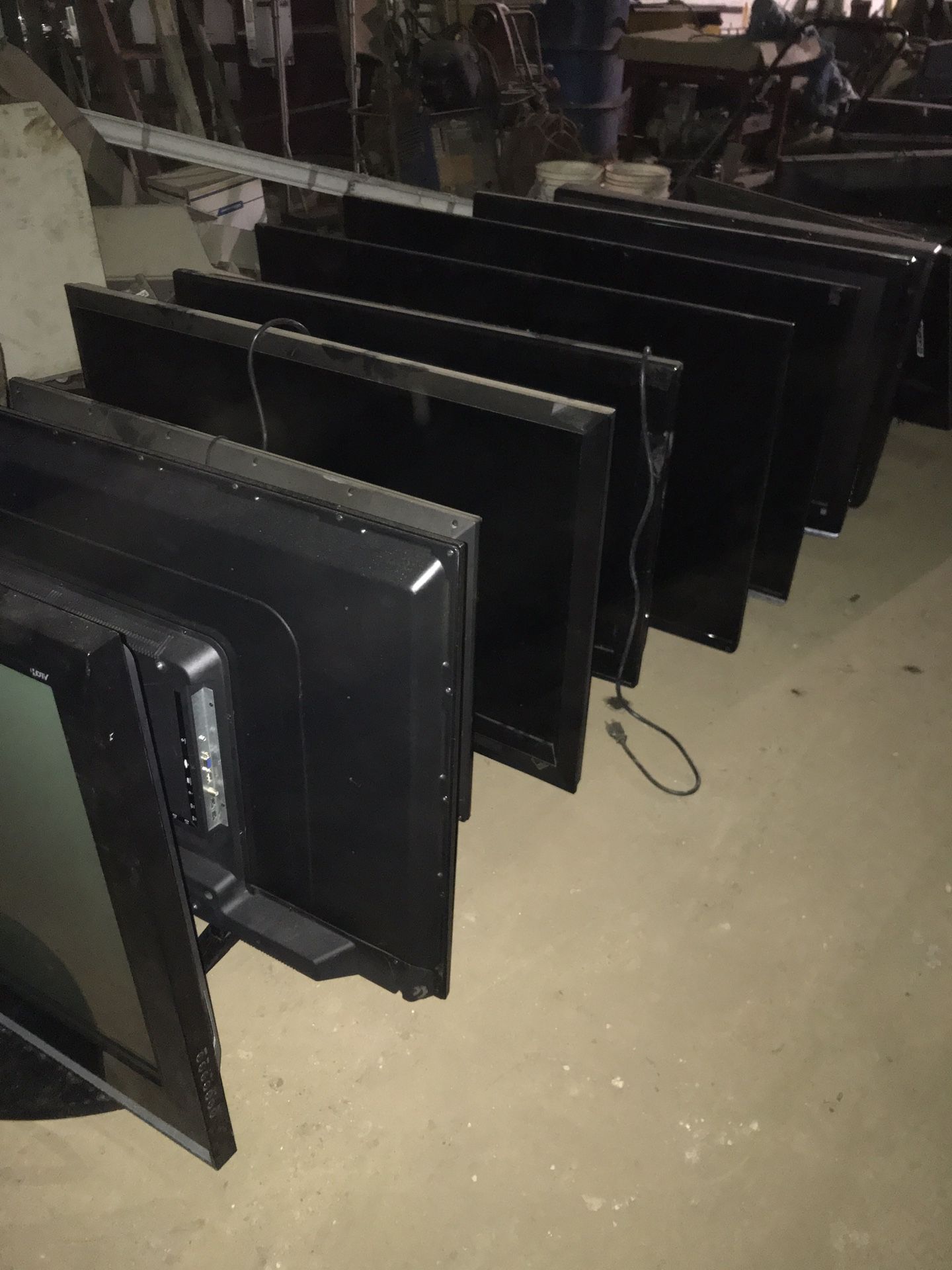 Flat screen tv’s turn on good screens