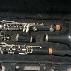 Clarinet Bundy In Excellent Condition 
