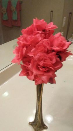 Artificial Coral roses box of 84 really beautiful brand new. I just changed mind for center pieces.