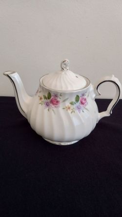 Vintage "Tea for One" Sadler Tea Pot made in England