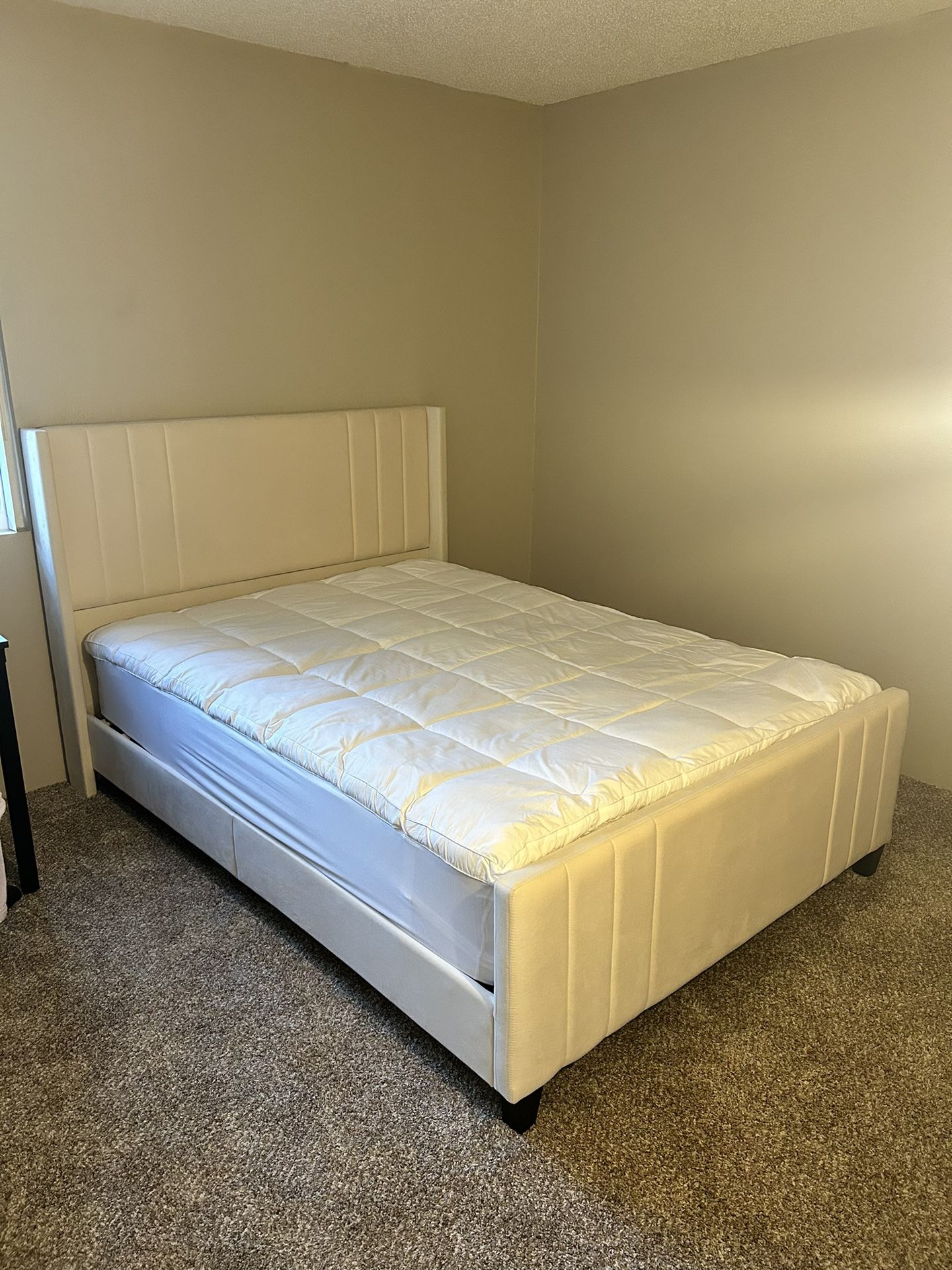 Queen size bed with mattress