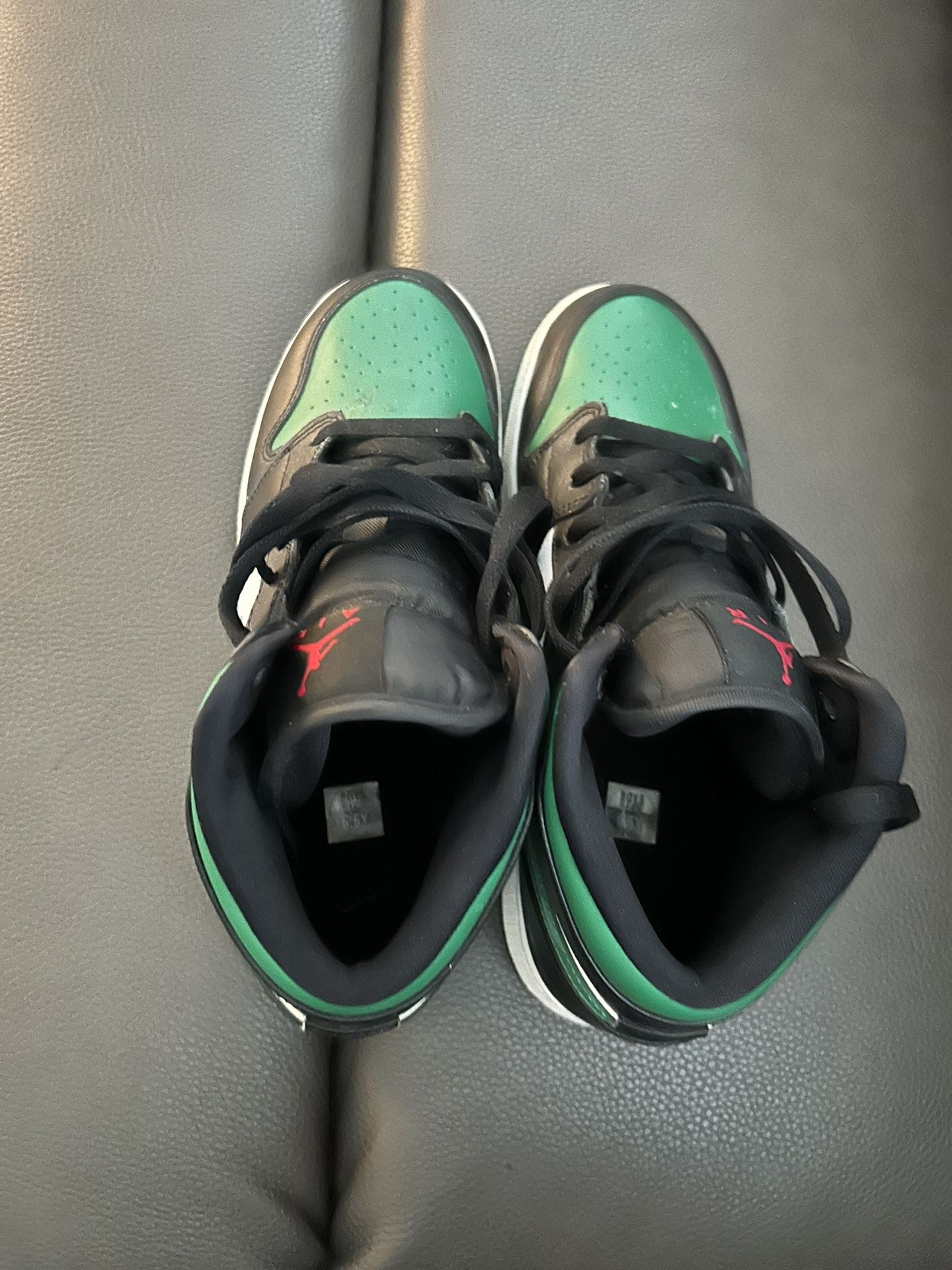 Jordan 1s Mids Size 6.5